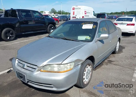 2002 Honda Accord 2.3 Lx из США, поврежденный, VIN 1HGCG66532A170110
